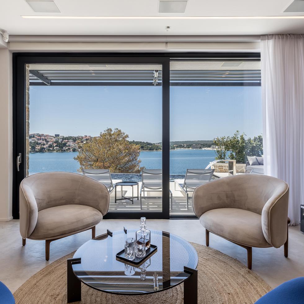 Artisan Mela Lounge Trimmed
